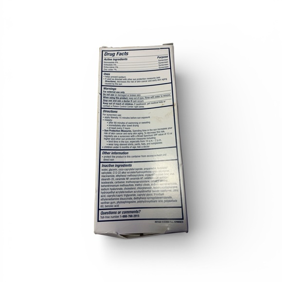 CeraVe Hydrating Sheer Sunscreen SPF 30 - Orange and White (30013) - Picture 4 of 5